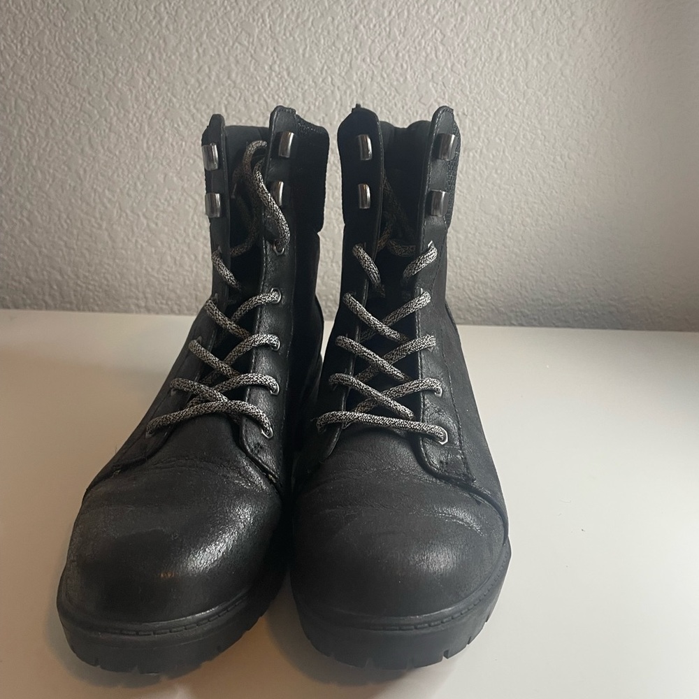 Black boots - Picture 3 of 3